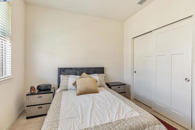 9315 Wild Lilac Cir, Sacramento CA: https://media.crmls.org/mediaz/62eeded0-720b-4748-a46c-58be98487134.jpg