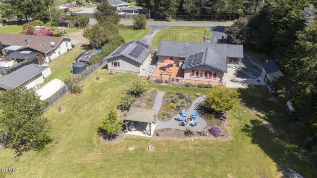 31341 Thomas Lane, Fort Bragg CA: https://media.crmls.org/mediaz/62ef01a2-4079-49c5-9d87-281c36f219d9.jpg