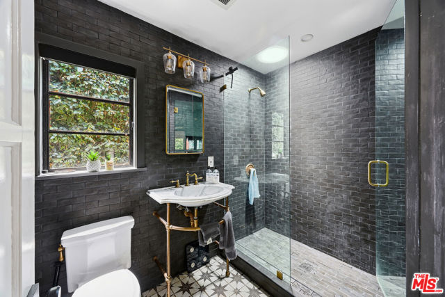 1 Bed Home for Sale in Los Angeles, California