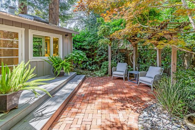3 Wyndham Drive, Portola Valley CA: https://media.crmls.org/mediaz/62ef61f4-cada-4f12-8bd6-5e7acb29bd69.jpg