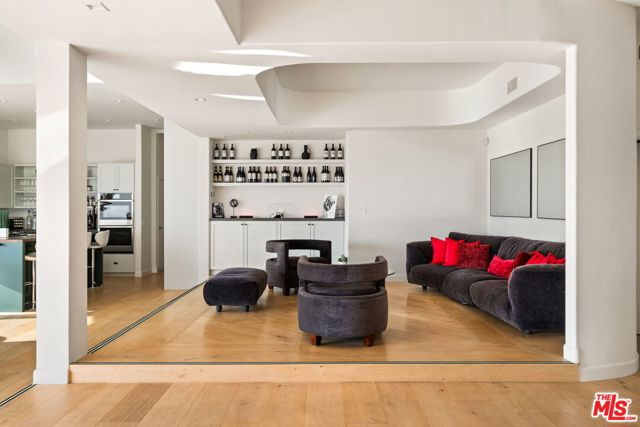 7868 Electra Drive, Los Angeles CA: https://media.crmls.org/mediaz/62ef7776-d876-407e-b498-8db9b0b87be0.jpg