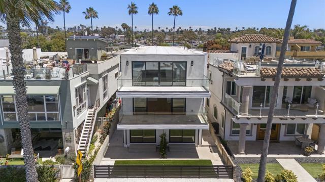 212 S Pacific Street, Oceanside CA: https://media.crmls.org/mediaz/62f026cf-203e-496d-b527-a53ebc9acc23.jpg