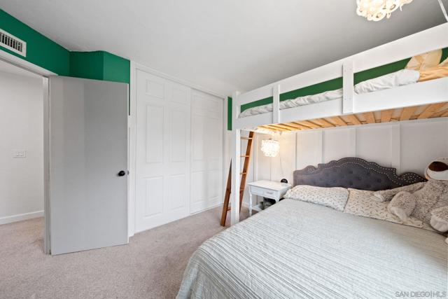 10424 Nubbin Ct, Santee CA: https://media.crmls.org/mediaz/62f08abc-6a34-49ad-b13c-46b2def727eb.jpg