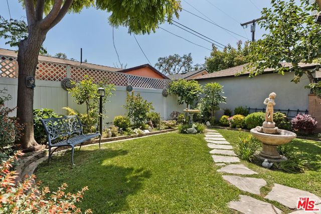 4844 W 94th Street, Inglewood CA: https://media.crmls.org/mediaz/62f1675c-0842-4f34-994f-48ff846cf856.jpg