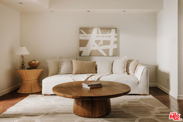 25620 Nebo Dr, Calabasas CA: https://media.crmls.org/mediaz/62f172a5-eb55-4253-8e59-b006c762a65d.jpg