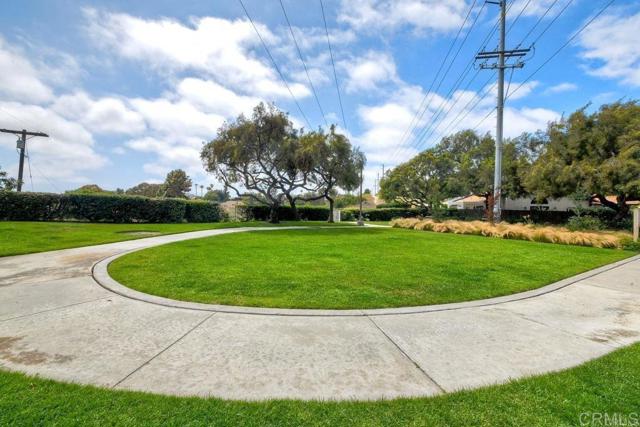 2175 Castilla Way, Oceanside CA: https://media.crmls.org/mediaz/62f196f3-55d6-4904-b7b6-9c6838354985.jpg