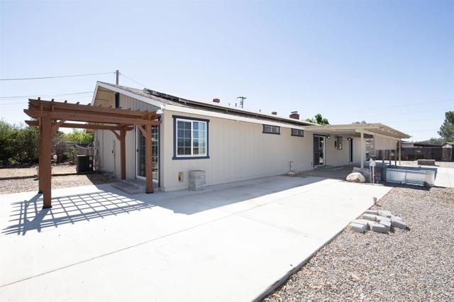 1355 Franklin Lane, Ramona CA: https://media.crmls.org/mediaz/62f1aa5f-464b-49dc-a23b-3debae4a1575.jpg