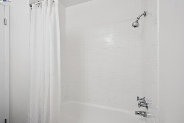 1165 Amend St, Pinole CA: https://media.crmls.org/mediaz/62f1bde9-0aae-4330-8e59-1b084c5871f9.jpg