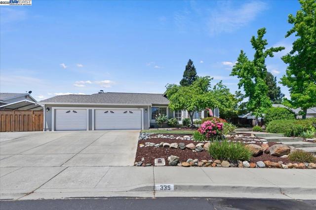 335 Beverly St, Livermore CA: https://media.crmls.org/mediaz/62f1fedc-aba2-4971-b412-977b5e889ef8.jpg