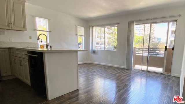 701 S Kingsley Drive, Los Angeles CA: https://media.crmls.org/mediaz/62f25c48-fed6-42c0-80a6-cb25818e1b8b.jpg