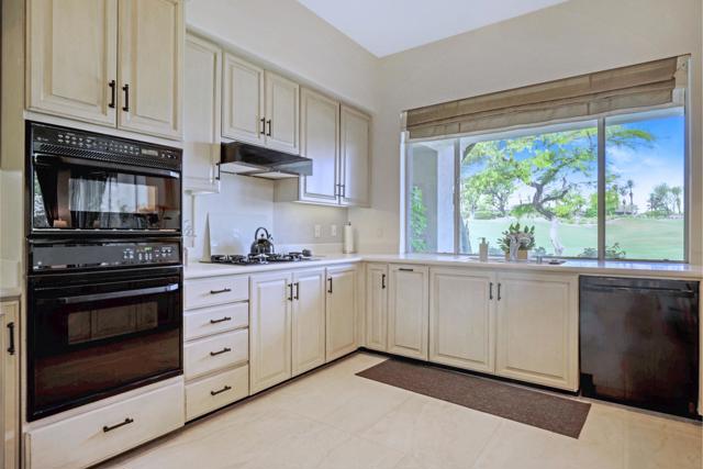 371 Indian Ridge Drive, Palm Desert CA: https://media.crmls.org/mediaz/62f3725e-ce43-4797-bc3d-92bb1689349e.jpg