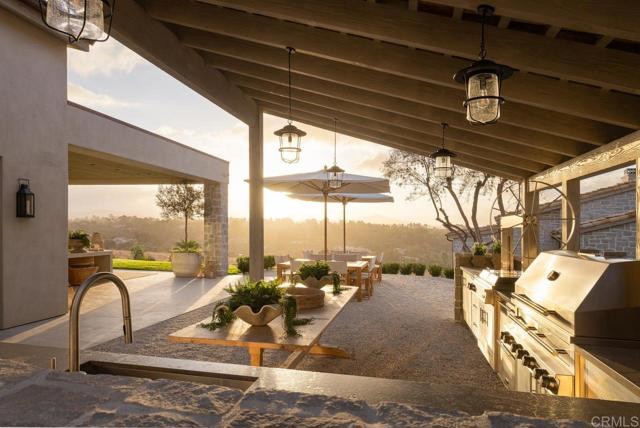 17845 Via de Fortuna, Rancho Santa Fe CA: https://media.crmls.org/mediaz/62f38651-ae6e-4778-b040-5aad6f16cf19.jpg