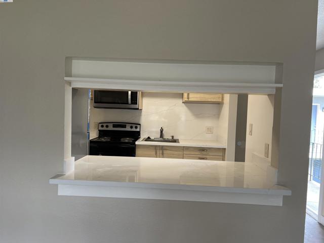 36976 Mulberry St, Newark CA: https://media.crmls.org/mediaz/62f3e3c9-c101-4823-8239-e5ac2af0c91a.jpg