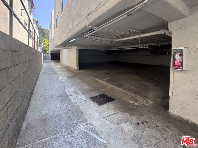 1140 N Ogden Drive, West Hollywood CA: https://media.crmls.org/mediaz/62f44f19-5f57-40bb-ac51-6cdb769a9958.jpg