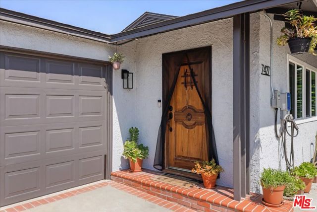 7427 Cleon Avenue, Sun Valley CA: https://media.crmls.org/mediaz/62f4d744-0130-4fdc-a874-602c1aabad3c.jpg