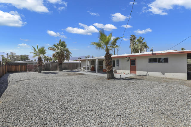 42570 Stephani Circle, Palm Desert CA: https://media.crmls.org/mediaz/62f4e6fa-dc00-4d3d-991e-af39bf25680d.jpg