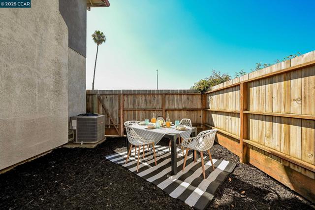 22095 Betlen Way, Hayward CA: https://media.crmls.org/mediaz/62f54314-1674-4e3e-8572-9639a6c91648.jpg