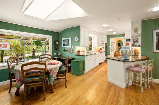 1175 Westridge Drive, Portola Valley CA: https://media.crmls.org/mediaz/62f548f4-f893-4463-adfa-7e96a8a758c2.jpg