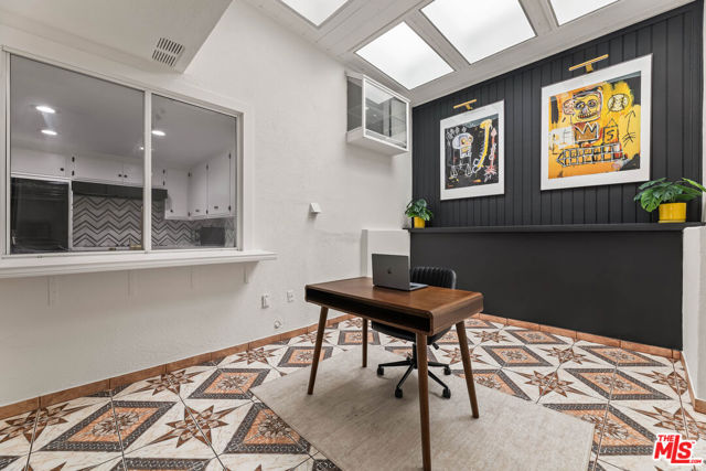 3500 W Manchester Boulevard, Inglewood CA: https://media.crmls.org/mediaz/62f56656-5829-434e-94c1-38d38e061be8.jpg