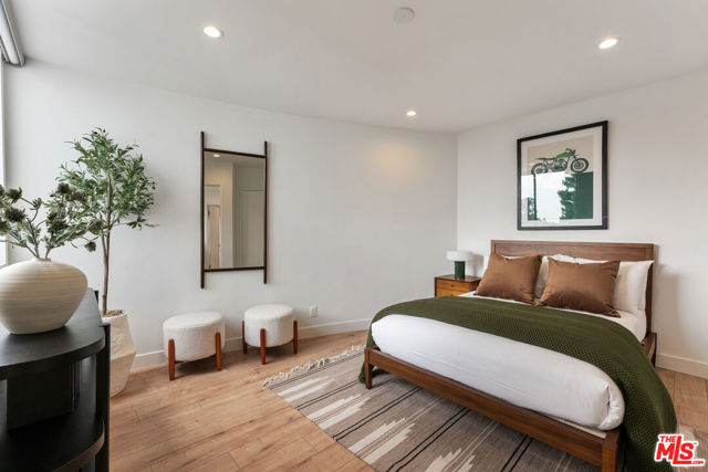 6469 Rodgerton Drive, Los Angeles CA: https://media.crmls.org/mediaz/62f5a08d-1612-494b-8736-626230100a31.jpg