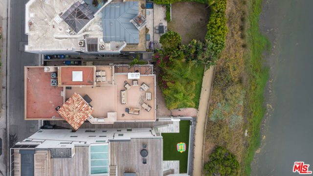 4115 Roma Court, Marina del Rey CA: https://media.crmls.org/mediaz/62f630a2-966f-4bba-986e-425685b55285.jpg