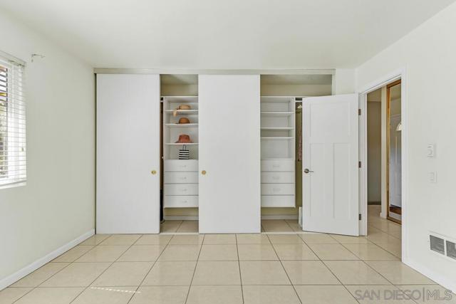 8536 Via Mallorca, La Jolla CA: https://media.crmls.org/mediaz/62f66326-4d93-4b4f-bc6a-9f54b88e74bc.jpg