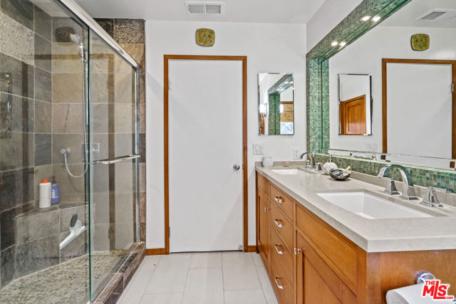 730 Basin Drive, Topanga CA: https://media.crmls.org/mediaz/62f7f0dc-d0d0-4f6f-a534-3e8f19eccce7.jpg