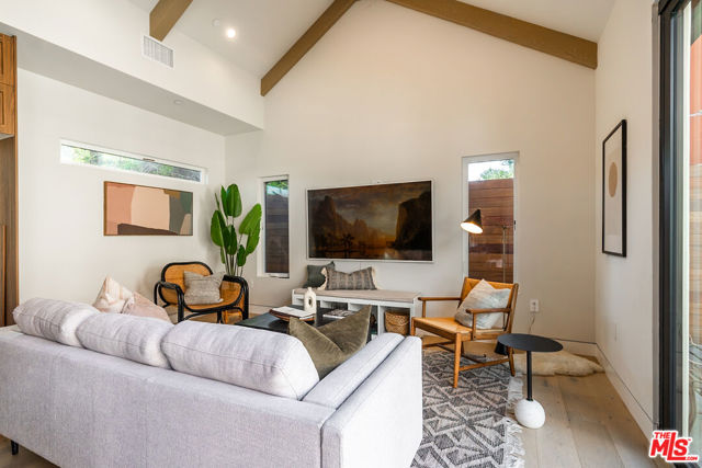3076 Glenhurst Avenue, Los Angeles CA: https://media.crmls.org/mediaz/62f816bb-de8f-4ec6-ac33-2307b15a02a5.jpg