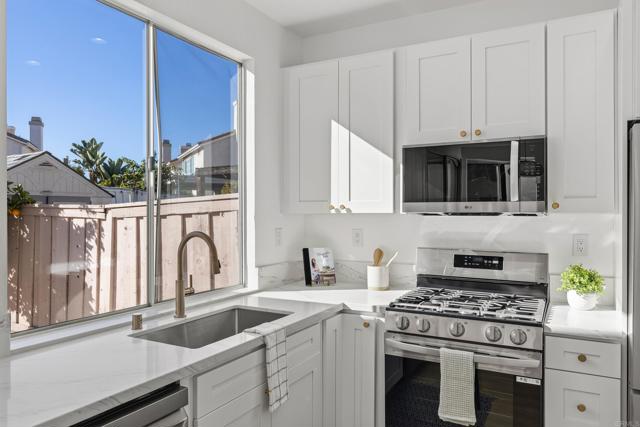 Detail Gallery Image 8 of 27 For 8727 Westmore Rd #24,  San Diego,  CA 92126 - 3 Beds | 2/1 Baths