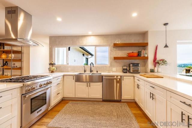 5745 Soledad Mountain Road, La Jolla CA: https://media.crmls.org/mediaz/62f90a5c-ff20-4832-86ba-8663bd95ce52.jpg