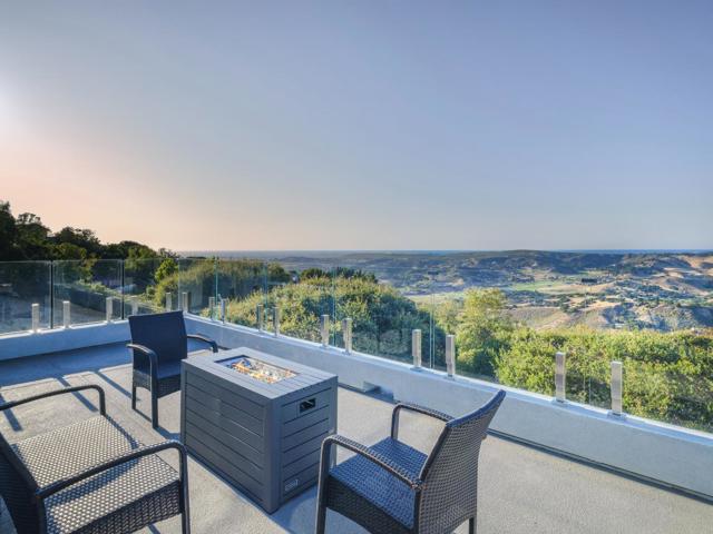 25681 Whip Road, Monterey CA: https://media.crmls.org/mediaz/62f9566d-dabe-4d24-8650-bceac4ba7e87.jpg