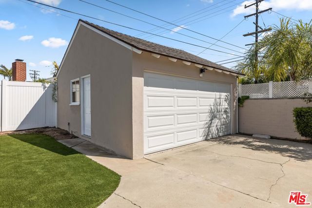 6130 Flores Avenue, Los Angeles CA: https://media.crmls.org/mediaz/62f970ef-88b4-4cef-927e-86688281fdee.jpg