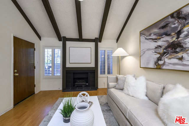 4628 Maytime Lane, Culver City CA: https://media.crmls.org/mediaz/62f983a4-8346-4193-a196-f4fb0620eff1.jpg