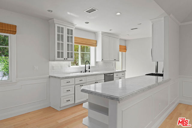 4164 Davana Road, Sherman Oaks CA: https://media.crmls.org/mediaz/62f9ae44-4524-4b95-9ac2-c2d4672532c2.jpg
