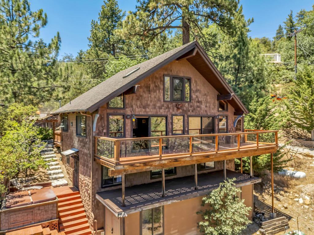 https://media.crmls.org/mediaz/62f9ee9f-b521-48a6-841c-4d36e8ccfd13.jpg?preset=X-Large