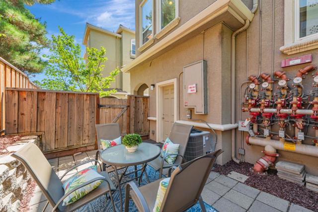 525 Guiti Garden Court, San Jose CA: https://media.crmls.org/mediaz/62fa7a6b-c4a0-44f3-a918-cc92e327f5c1.jpg