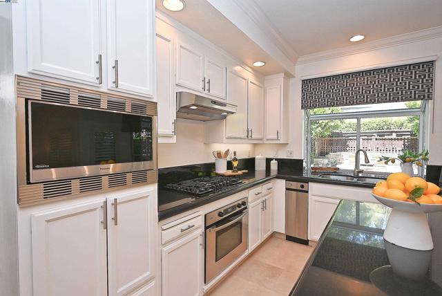 226 Promenade Ln, Danville CA: https://media.crmls.org/mediaz/62fac20a-e1b2-4bca-8028-9c11f78e9cd6.jpg