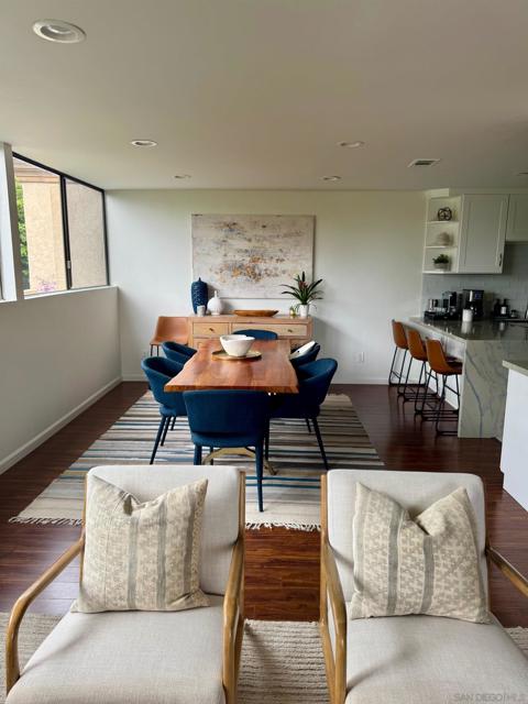 2420 Torrey Pines Rd, La Jolla CA: https://media.crmls.org/mediaz/62faccc6-df78-457f-88f1-4c636ce3a636.jpg