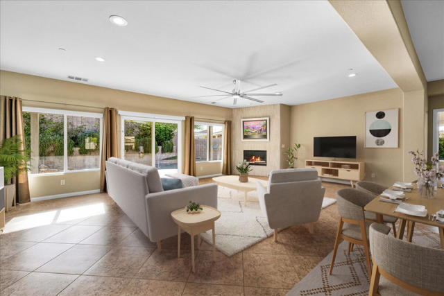 1121 Palmas, Palm Springs CA: https://media.crmls.org/mediaz/62fb752c-d9c3-4786-9e16-6a8fa3892b9c.jpg
