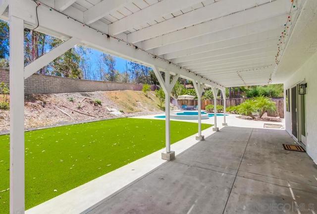 12709 Treeridge Ter, Poway CA: https://media.crmls.org/mediaz/62fba4c4-bfe2-46d3-8858-7a5073e2ef04.jpg