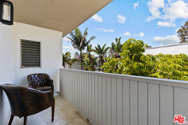 4731 La Villa Marina, Marina del Rey CA: https://media.crmls.org/mediaz/62fc031a-3d26-4a93-aaa4-feda23ea9cbf.jpg