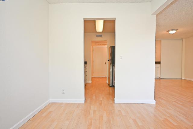 320 N Civic Dr, Walnut Creek CA: https://media.crmls.org/mediaz/62fc2d83-9915-4f48-9424-d9063aa43138.jpg