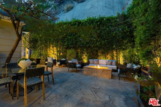 8023 Hemet Place, Los Angeles CA: https://media.crmls.org/mediaz/62fc32d0-df6e-4d65-9f7d-58ef6c71f17d.jpg
