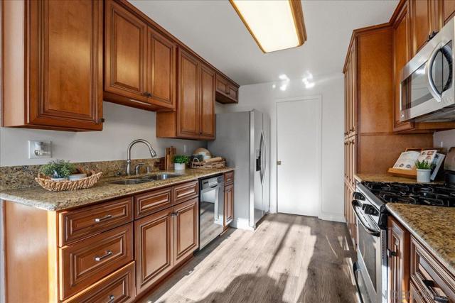721 Buena Tierra Way, Oceanside CA: https://media.crmls.org/mediaz/62fc652b-6048-4a3a-a6dd-8e37408021da.jpg