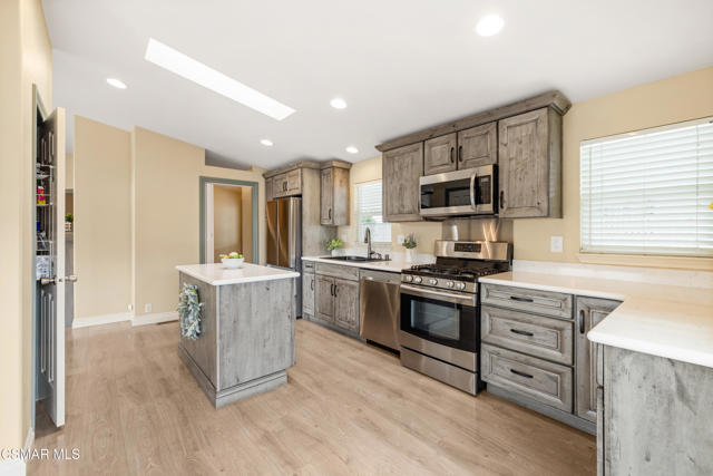 1202 Loma Drive, Ojai CA: https://media.crmls.org/mediaz/62fcddc8-36e8-4a43-8772-05466c2458b0.jpg