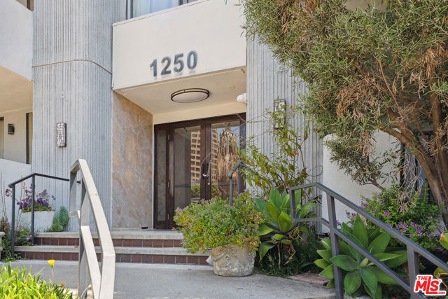 1250 S Beverly Glen Boulevard, Los Angeles CA: https://media.crmls.org/mediaz/62fd2fa9-ad1d-4812-a76a-9b43b7c9df9d.jpg