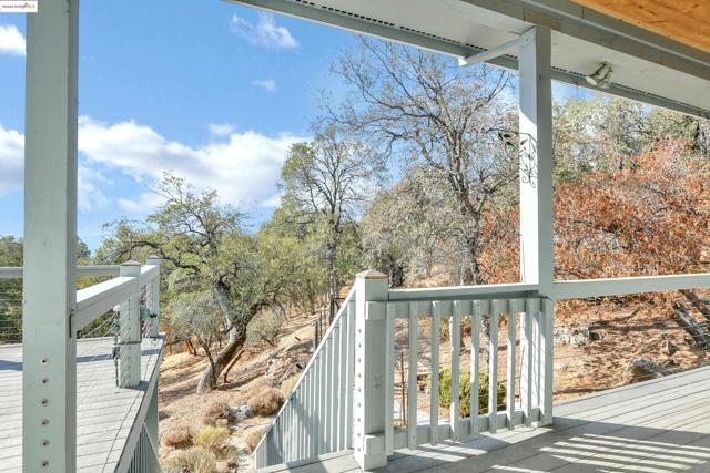 16096 Parkridge Ave, Sonora CA: https://media.crmls.org/mediaz/62fd82a9-1c6c-4e27-9fb2-5f341bd31364.jpg