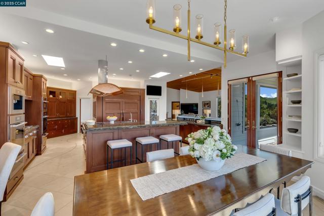 1121 Eagle Nest Ct, Danville CA: https://media.crmls.org/mediaz/62fd8bb9-4e6c-44a1-b70b-1c8447daa29d.jpg