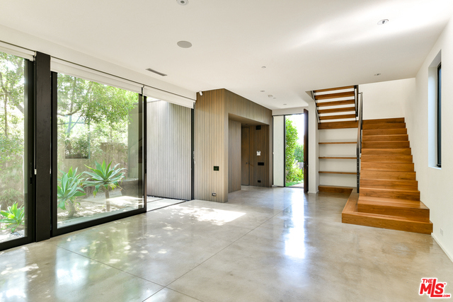 848 Milwood Avenue, Venice CA: https://media.crmls.org/mediaz/62fe0682-aa9b-4811-bd25-9acb98d14ed8.jpg