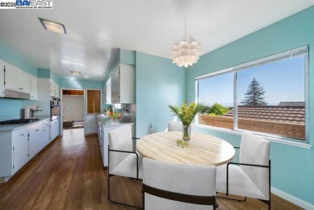 4120 Rhoda Ave, Oakland CA: https://media.crmls.org/mediaz/62fe077a-0263-4b3e-a846-ce2ef62511f5.jpg
